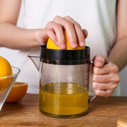 Manual Hand Squeezer Lime Press with Strainer Built-in Measuring Cup and Pitcher 500ml Citrus Lemon Orange Juicer (Color: black)